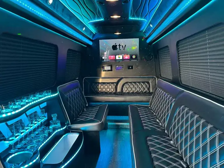 Hollywood Town Car and Limousine is Best Limousine Service Provider of Bel Air